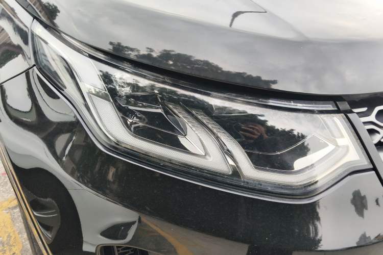 Used Land Rover Discovery Sport 2020 249 PS R-Dynamic Performance Tech Edition 7 Seats Right Front Headlight