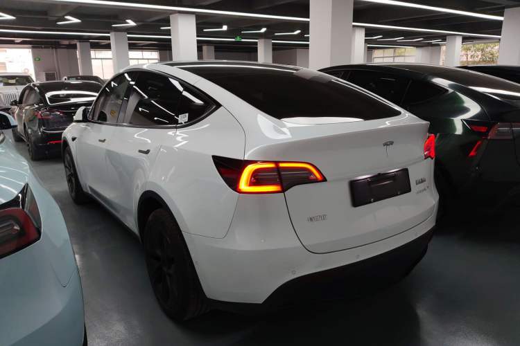 Used Tesla Model Y 2023 Long-Range All-Wheel-Drive Version
