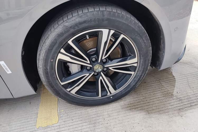 Used Hongqi EH7 2024 690 Pro Right Front Wheel Hub