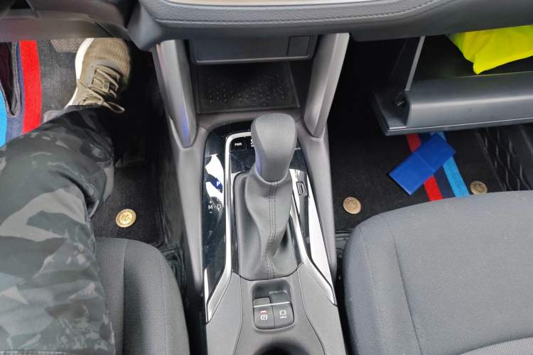 Used Toyota FRONTLANDER 2022 2.0L CVT Leading Edition Gear Lever