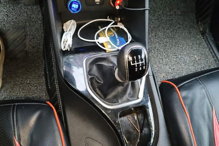 Used Baojun 730 2019 1.5L Manual Fashion Model 7-seater National V Gear Lever