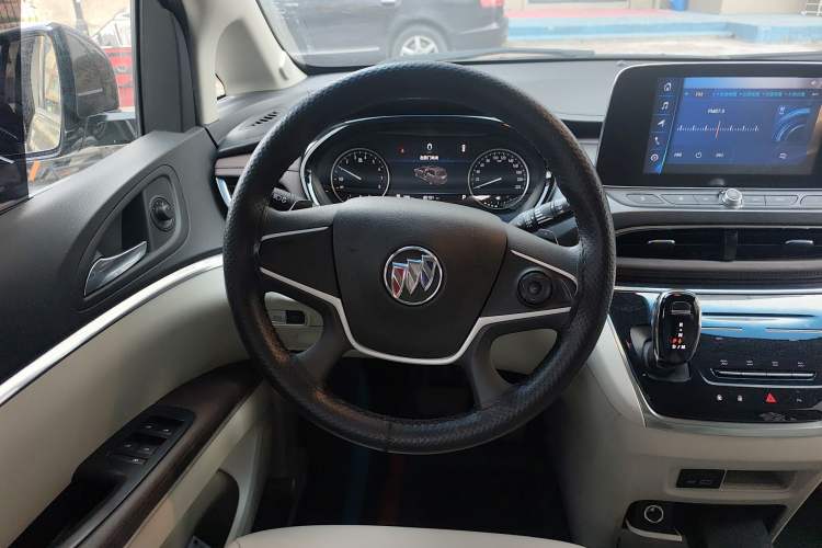 Used Buick GL8 2023 Land Executive Class Comfort Model
