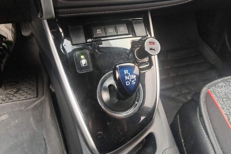 Used Toyota Corolla 2016 Dual-Engine 1.8L E-CVT Elite Edition