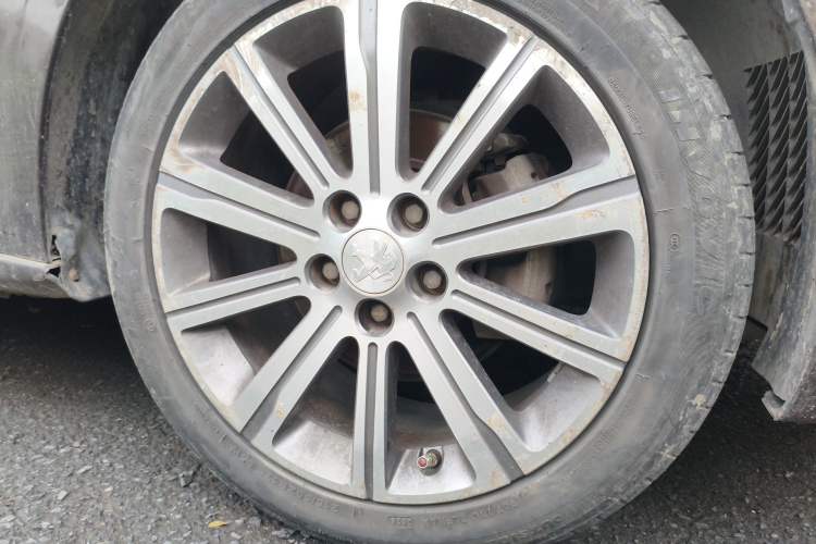 Used Peugeot 408 2014 1.8L Automatic Luxury Edition Right Front Wheel Hub
