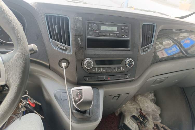 Used Foton Toano 2023 2.0T Automatic Urban Edition Short Wheelbase Low Roof with Single Rear Tire—Available in 5/6/9-Seater Configurations