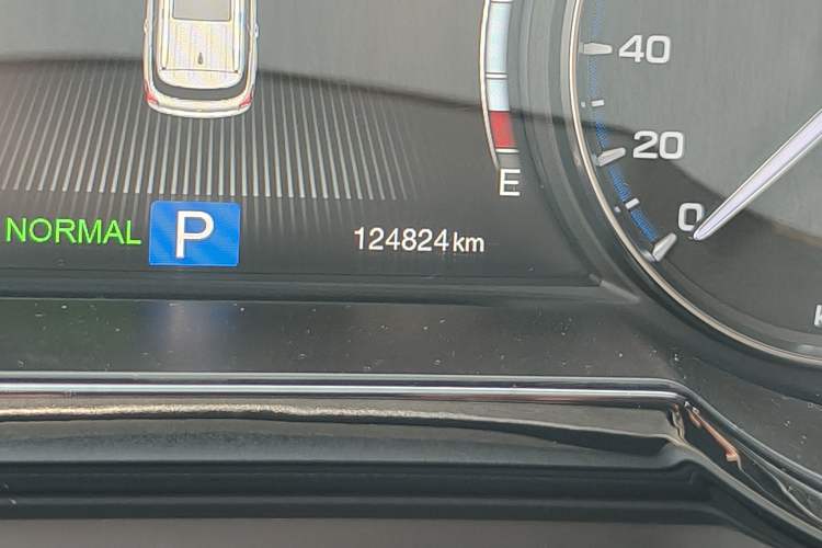 Used GAC Trumpchi GS7 2017 320T Two-Wheel-Drive Luxury Smart Connectivity Model Odometer Close Up