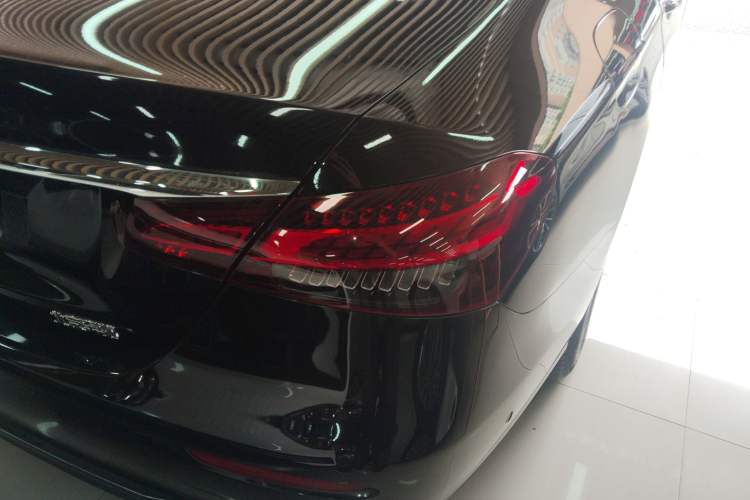 Used Mercedes-Benz E-Class 2023 Updated E 300 L Luxury Edition Right Rear Taillight