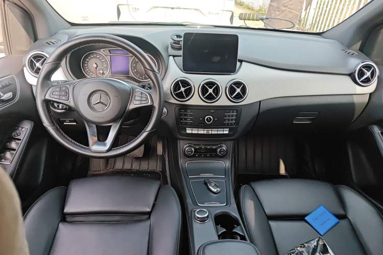 Used Mercedes-Benz B-Class 2019 B 200 Fashion Model Center Console