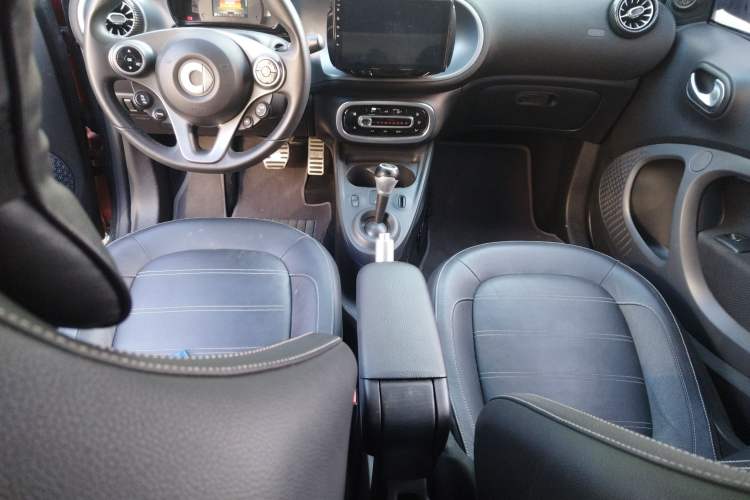 Used smart fortwo 2016 0.9T 66kW Hardtop Pioneer Edition Center Console