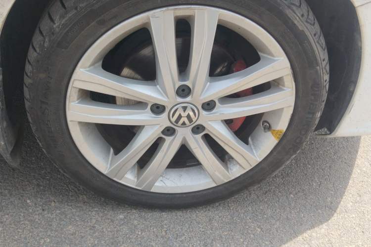 Used Volkswagen Sagitar 2018 280TSI DSG Luxury Model Right Front Wheel Hub