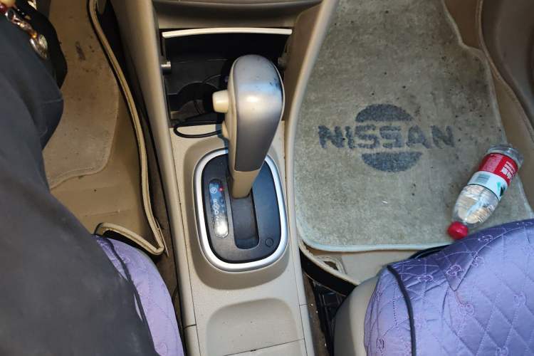 Used Nissan Sylphy 2012 Classic 1.6XE Automatic Comfort Edition Gear Lever