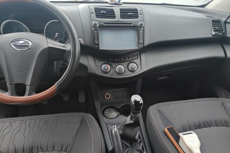 Used Land X5 2013 2.0T Manual Xinghang Edition Center Console