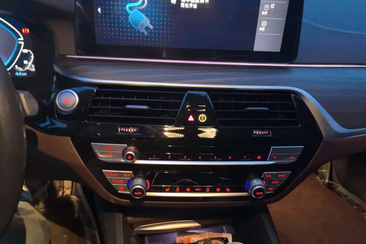 Used BMW 5 Series New Energy 2022 535Le Luxury Package
