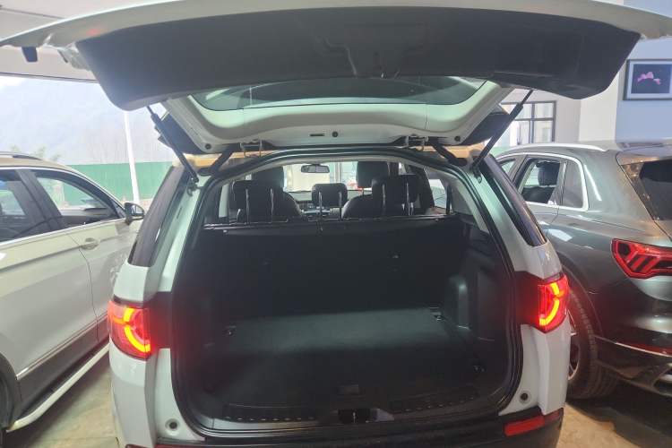 Used Land Rover Discovery Sport 2019 240 PS PURE Edition China VI Standard
