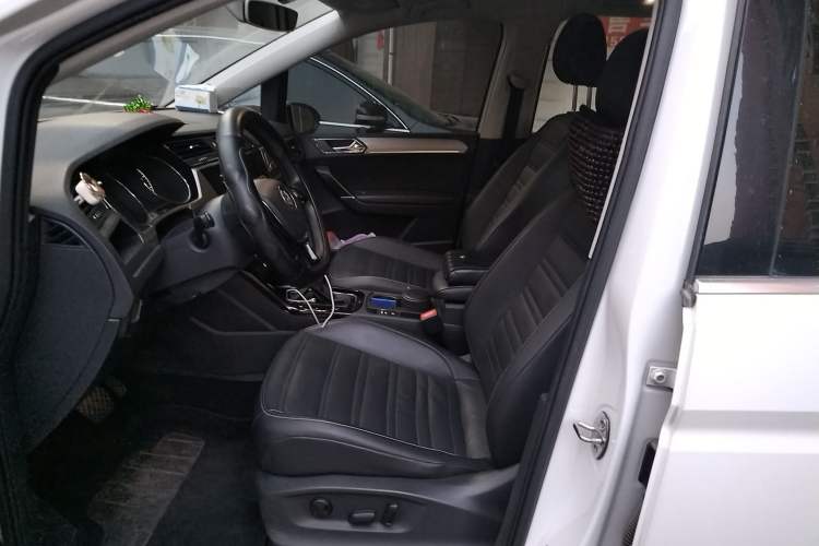 Used Volkswagen Touran 2016 Volkswagen Touran L 280TSI DSG Luxury Edition