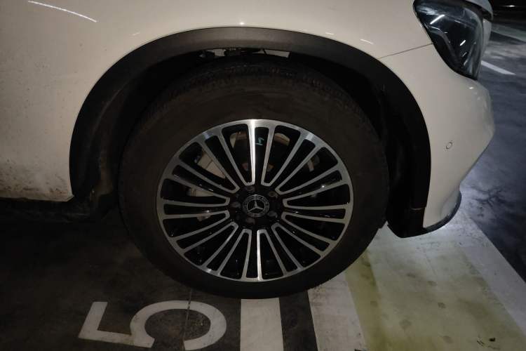 Used Mercedes-Benz GLC 2017 GLC 260 4MATIC Dynamic Edition Right Front Wheel Hub