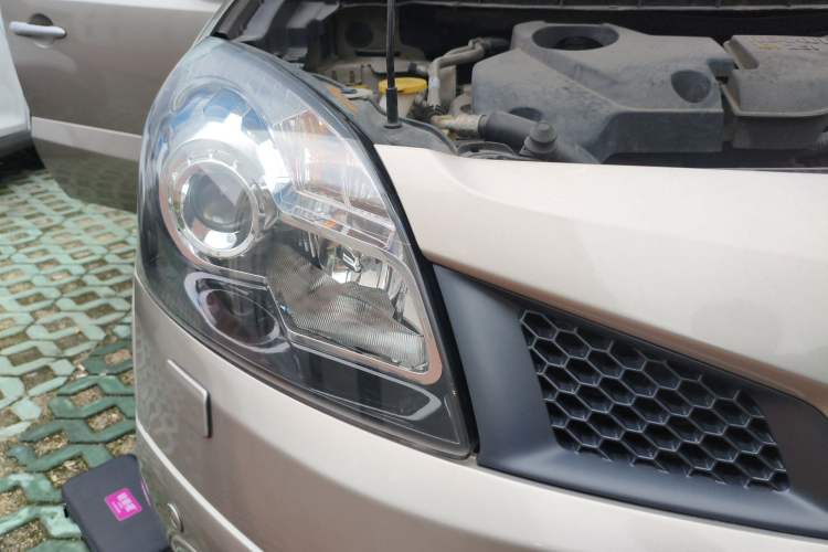 Used Renault Koleos 2010 2.5L Two-Wheel-Drive Luxury Version