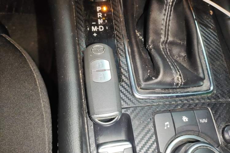 Used Mazda 3 Axela 2017 Hatchback 2.0L Automatic Luxury Model Emission Standard China V Vehicle Key