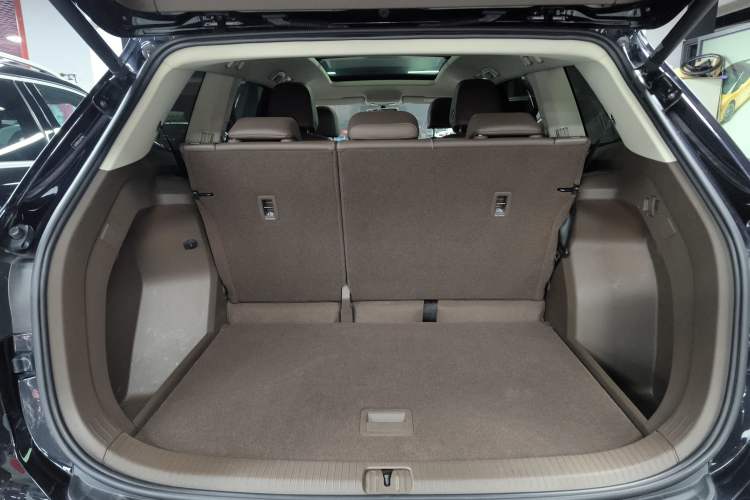 Used Volkswagen Viloran 2020 330TSI Business Edition Trunk