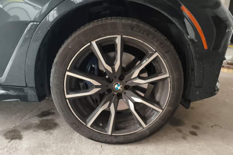 Used BMW X7 2019 xDrive40i Luxury M Sport Package Right Front Wheel Hub