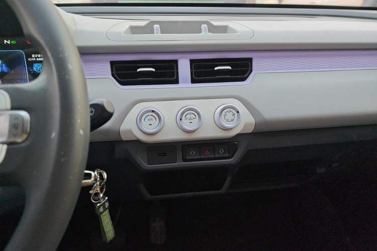 Used Chery QQ Ice Cream 2022 170km Sundae Phosphate Lithium-Ion Audio And AC Panel