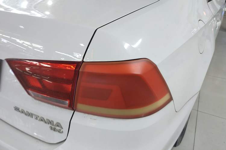 Used Volkswagen Santana 2015 1.6L Automatic Comfort Edition Right Rear Taillight