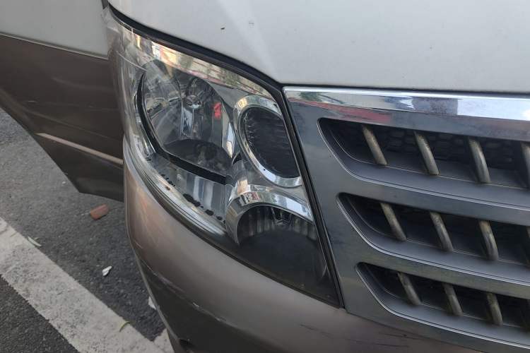 Used Foton Scenic 2014 2.0L Express Classic Short-Wheelbase High-Roof 491EQ4A
