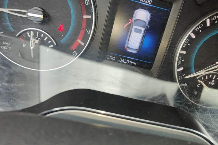 Used Haval H2 2014 1.5T Manual Two-Wheel Drive Elite Edition Odometer Close Up