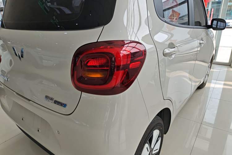 Used Wuling Hongguang MINIEV 2025 Four-Door Version Advanced Edition Right Rear Taillight