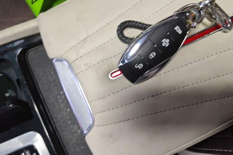 Used Hongqi H5 2023 2.0T Automatic Smart Connect Flagship Edition