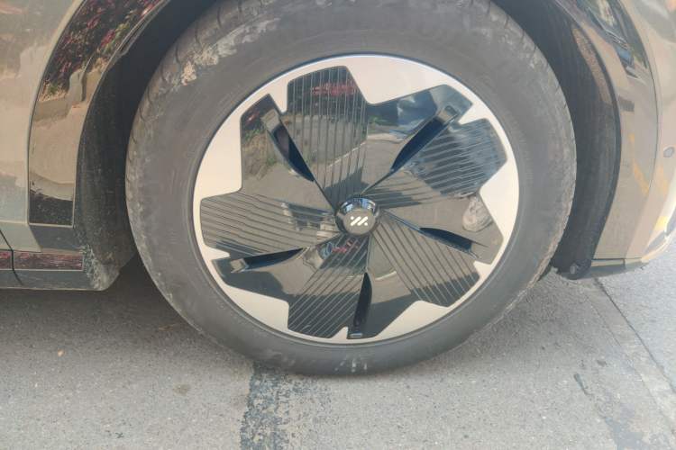 Used IM LS7 2023 90 kWh Elite Rear-Drive Version
