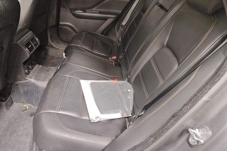 Used Jaguar F-PACE 2018 2.0T Two-Wheel Drive Urban Deluxe Edition
