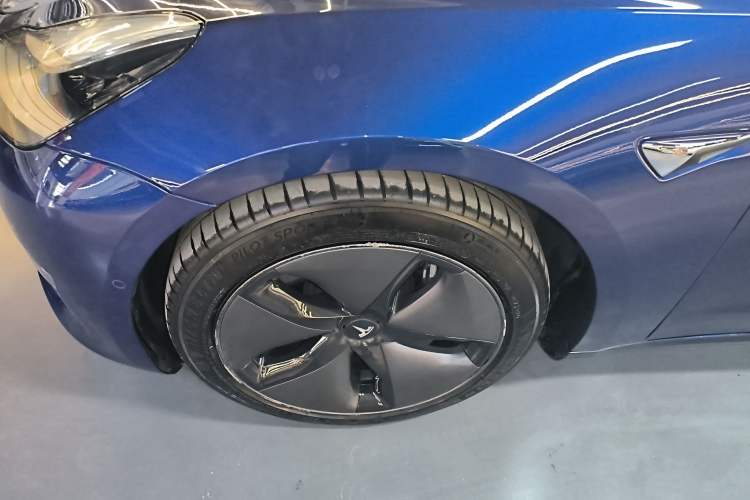 Used Tesla Model 3 2019 Performance High-Performance All-Wheel-Drive Version Left Front Wheel Hub