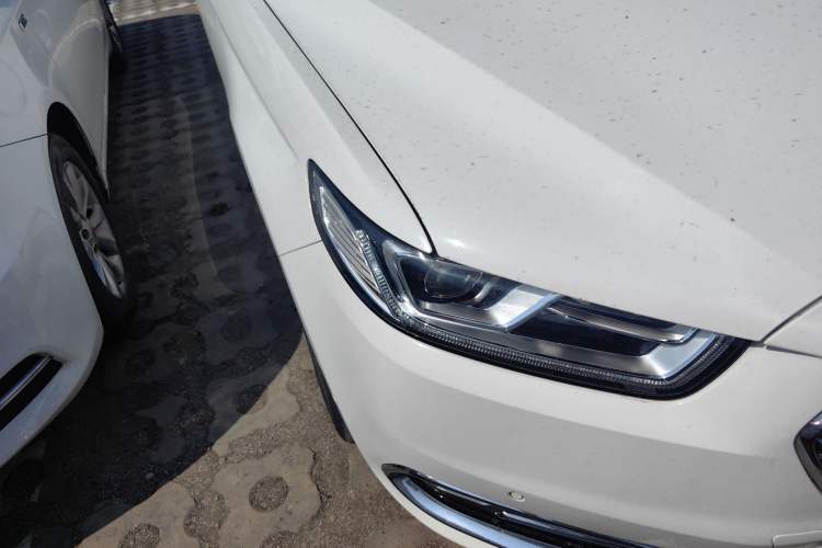 Used Ford Taurus 2015 EcoBoost 325 V6 Flagship Model Right Front Headlight