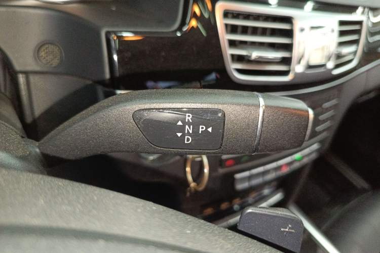 Used Mercedes-Benz E-Class 2015 Restyled E 260 L Sport Edition Gear Lever