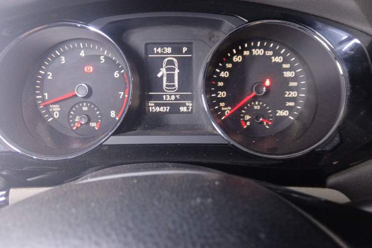 Used Volkswagen Sagitar 2015 230TSI Automatic Luxury Model Odometer Close Up