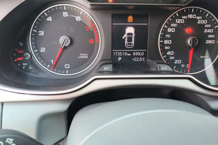 Used Audi A4L 2013 35 TFSI Automatic Standard Model Odometer Close Up