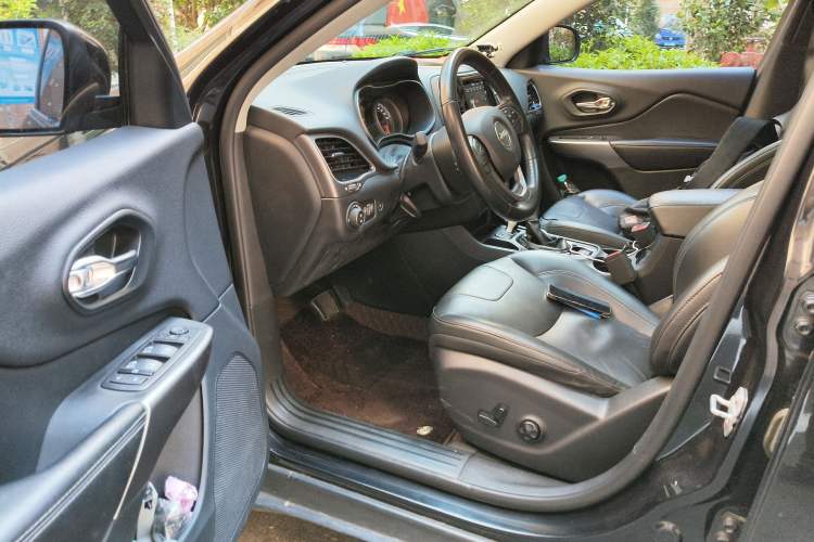 Used Jeep Cherokee 2019 2.0T 2WD Enjoyment Edition China V