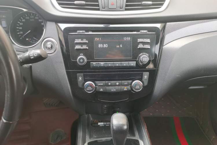 Used Nissan X-Trail 2014 2.5L CVT Leading Edition 4WD
