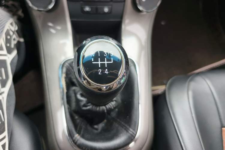 Used Chevrolet Cruze 2015 1.5L Classic SE MT Gear Lever