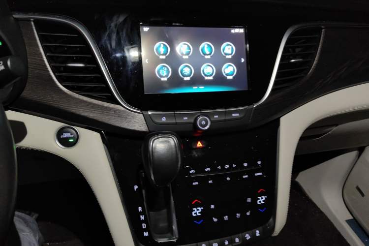 Used Buick GL8 2017 28T Avenir Avia National Emission Standard V