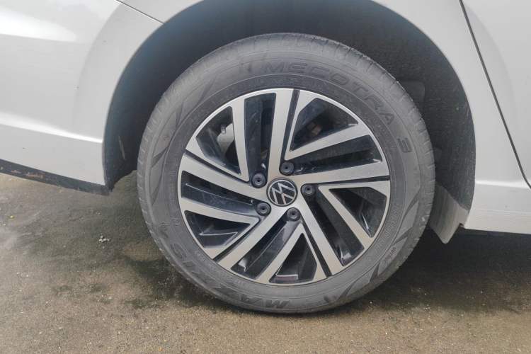 Used Volkswagen Lavida 2023 280TSI DSG Starry Sky Deluxe Edition Right Rear Wheel Hub