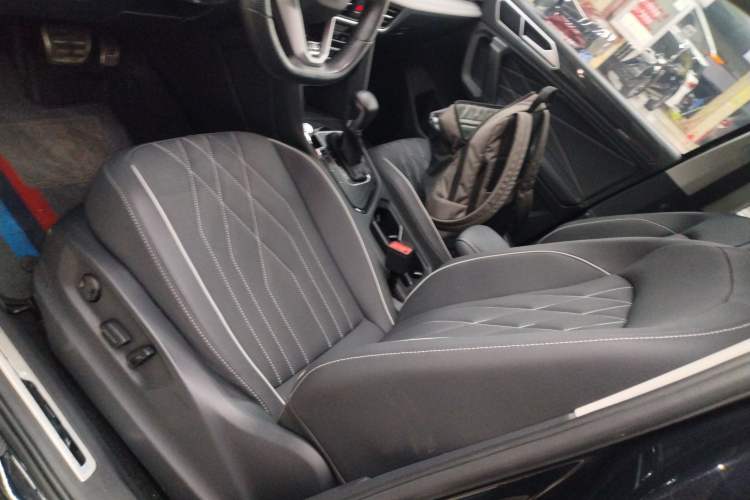 Used Volkswagen Tiguan L 2023 Restyled 330TSI Automatic Two-Wheel Drive R-Line Enhanced Comfort Version