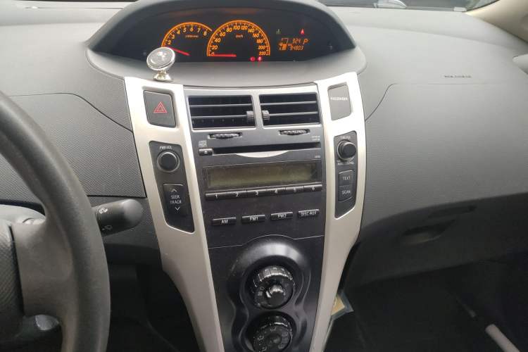 Used Toyota Yaris 2011 1.6E Automatic Charm Edition Audio And AC Panel