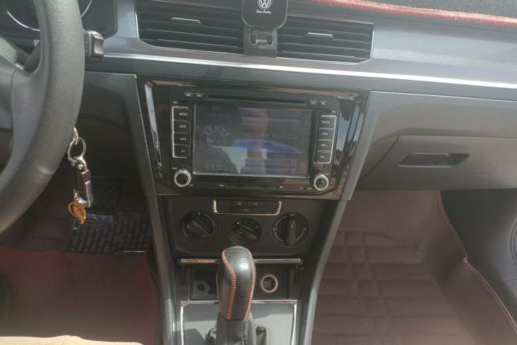 Used Volkswagen Bora 2016 1.6L Automatic Fashion Model Audio And AC Panel