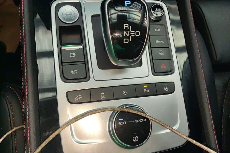 Used BYD Tang New Energy 2019 EV600D Four-Wheel Drive Smart Connectivity Leading Model
