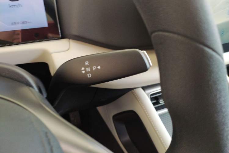 Used BYD Yuan UP 2025 Model 301KM Leading Version Gear Lever