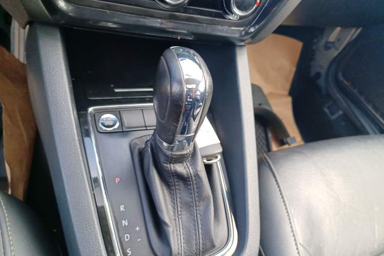 Used Volkswagen Sagitar 2017 1.6L Automatic Comfort Model Gear Lever