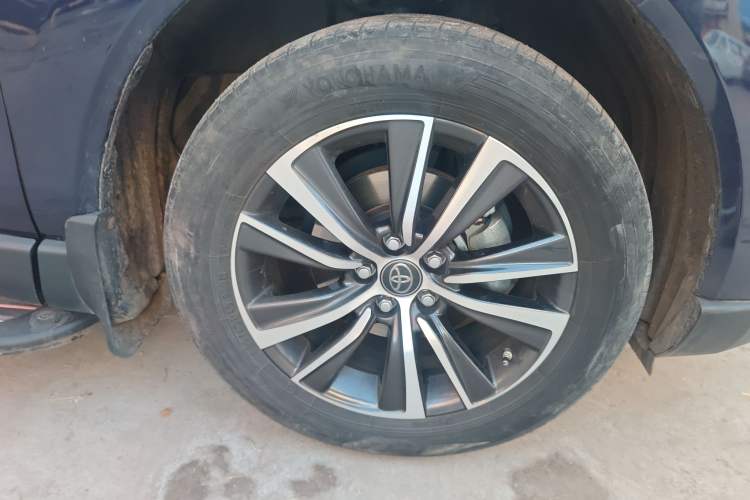 Used Toyota Harrier 2022 Dual-Engine 2.5L CVT Two-Wheel Drive Luxury Edition Right Front Wheel Hub