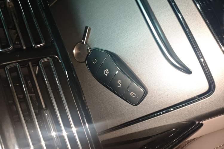 Used BYD Tang New Energy 2024 DM-i Glory Edition 112KM Prestige Model Vehicle Key